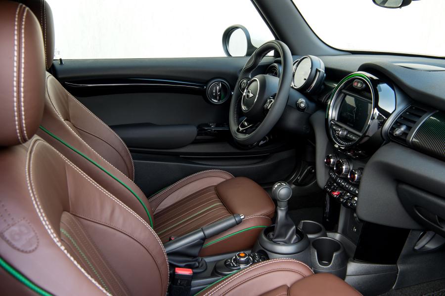 Интерьер Mini Cooper 60 Years Edition (F56) 2019 года  (WW) (фото 79 из 189)